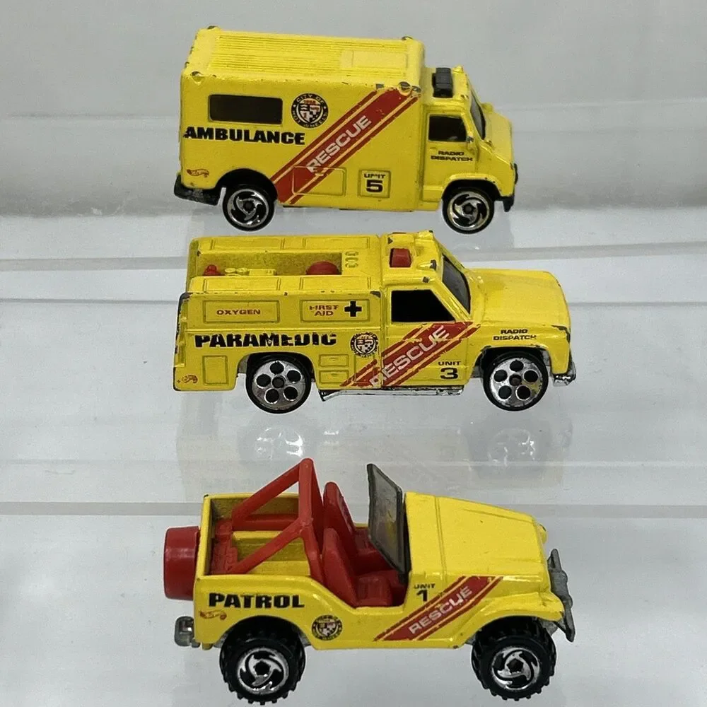 Hot Wheels Emergency Rescue Lot Paramedic Patrol Ambulance Yellow Jeep Pick Up